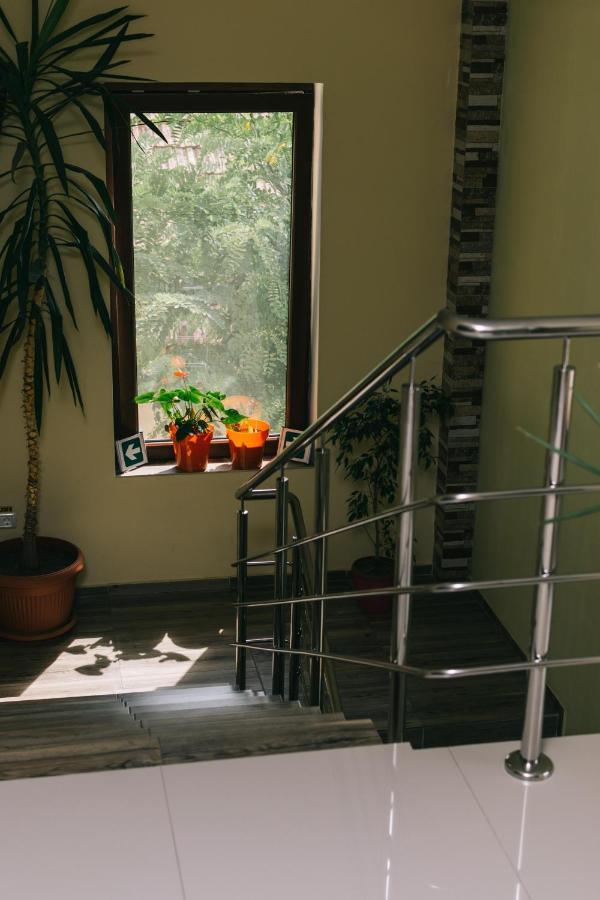 La Tusi Lovrin Hotel Bagian luar foto
